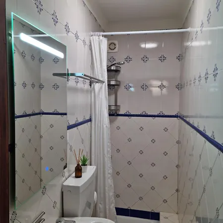 The Yellow House بيت ضيافة