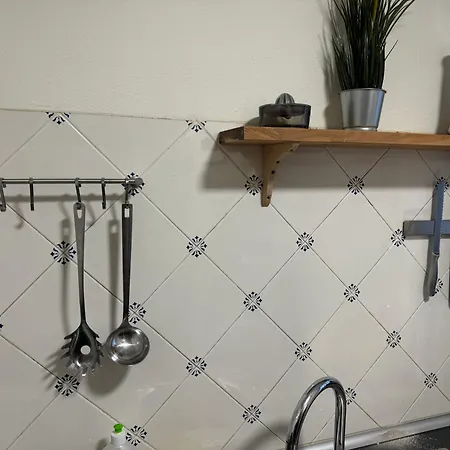 The Yellow House ゲストハウス ポルティマン